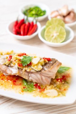 Kireç dressi orfoz balığı fileto Chili Lime Soslu buğulama