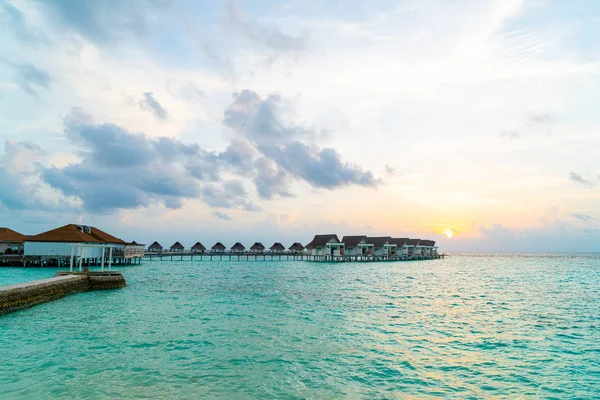 Plaj ile güzel tropikal Maldivler tatil oteli ve ada
