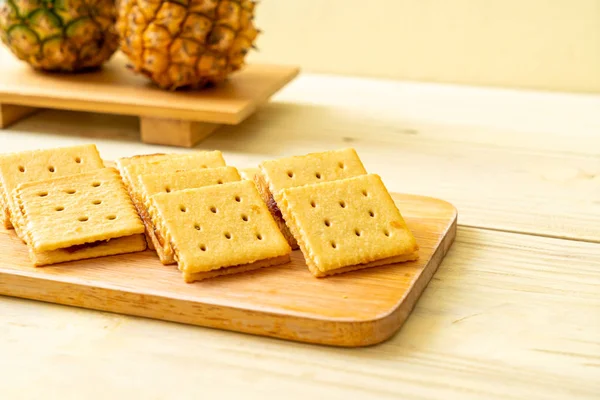 Сирне печиво з ананасом — стокове фото