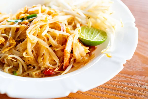 Fideos estilo tailandés, Pad thai — Foto de Stock