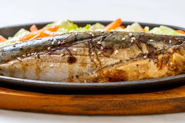 Bife de peixe Saba grelhado com molho teriyaki — Fotografia de Stock