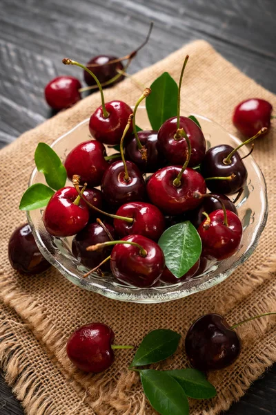 Fresh cherries in bowl — Stock Photo, Image