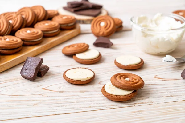 kremalı çikolatalı kurabiye