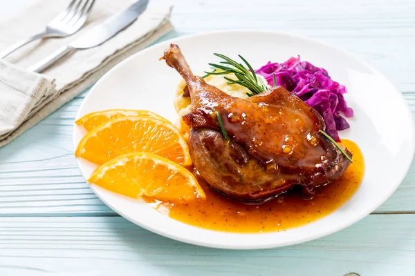 Biftek Portakal soslu ördek bacak