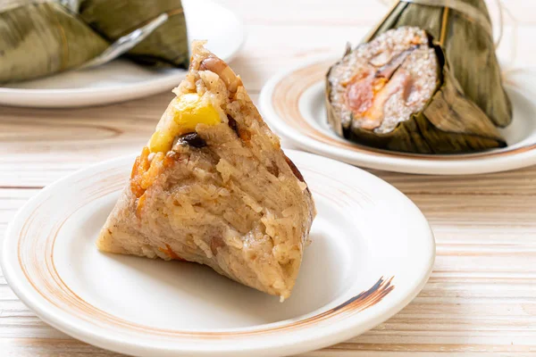  yapışkan pirinç hamur tatlısı