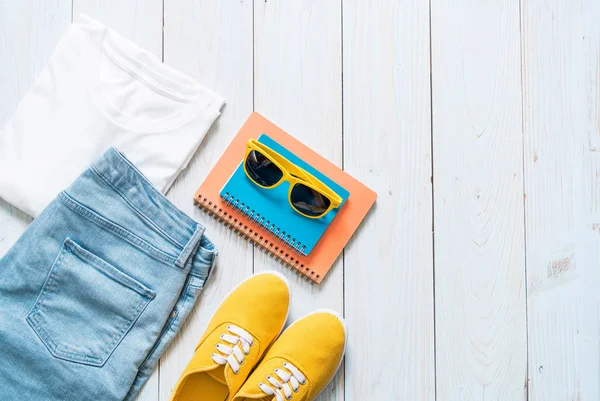 Gezgin, yaz tatili erkekler rahat kıyafetler