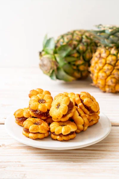 flower biscuits with pineapple jam