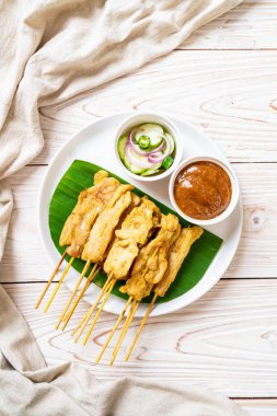 Domuz Satay-ızgara domuz fıstığı sosu veya tatlı ile servis ve 