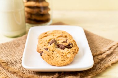 Çikolata parçacıklı kurabiye. 