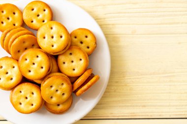 ananas reçel ile bisküvi