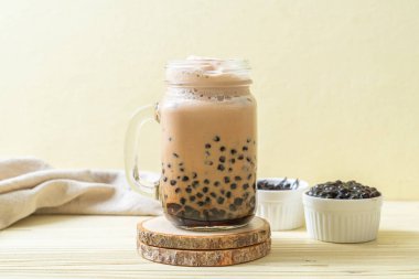 Kabarcıklar ile Tayvan süt çayı