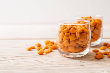 sarımsak bisküvi ekmek çubuğu