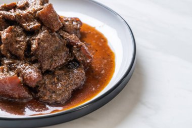 herb ile domuz eti güveç