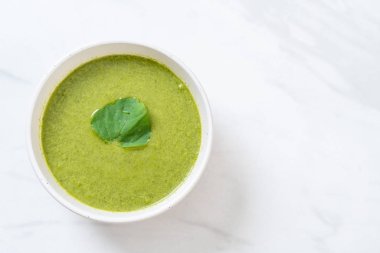 Ispanak çorba kasesi