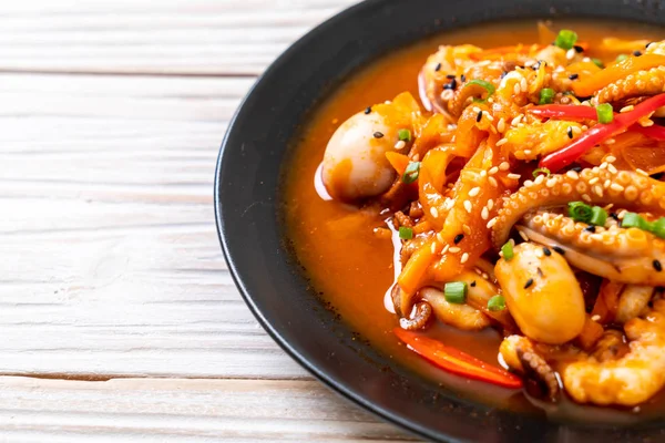 tavada kızartılmış ahtapot veya kalamar Kore baharatlı hamur (osam bulgog ile