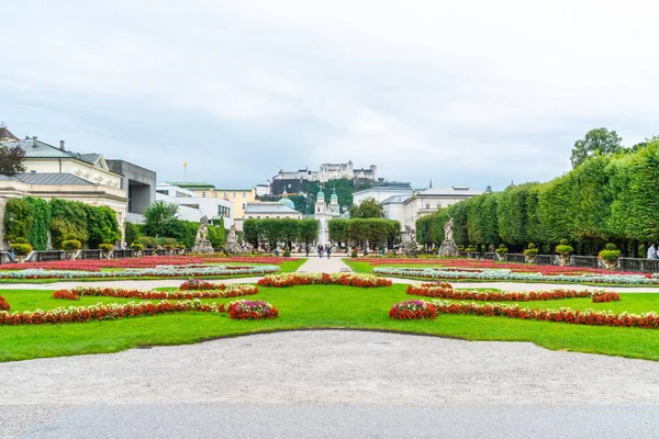 Jardim Mirabell na cidade de Salzburgo — Fotografia de Stock