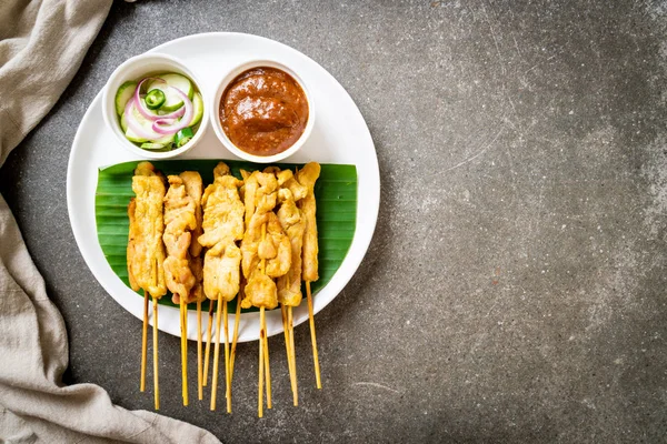 Pork satay - Grilled pork served with peanut sauce or sweet and — Stock Photo, Image