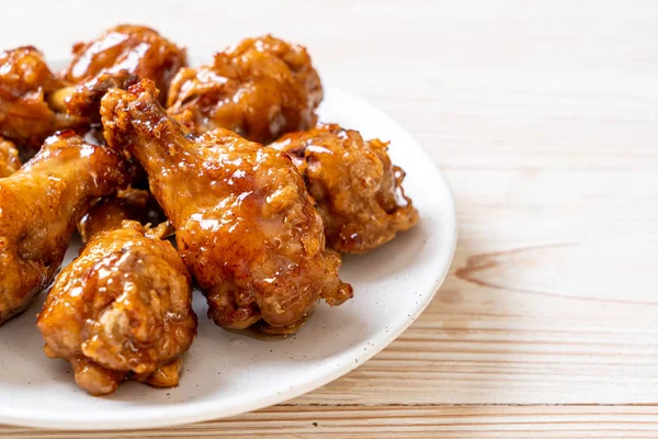 Soslu kızarmış tavuk.