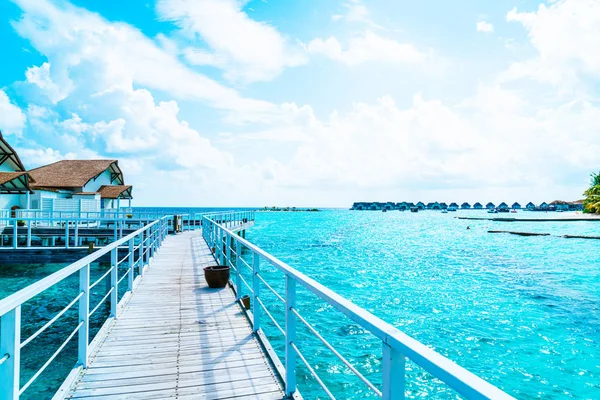 Plaj ile güzel tropikal Maldivler tatil oteli ve ada