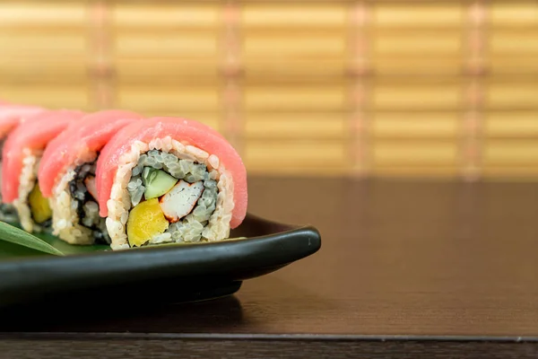 Rolo de sushi de atum - comida japonesa — Fotografia de Stock