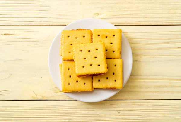 ananas reçeli ile peynirli bisküvi