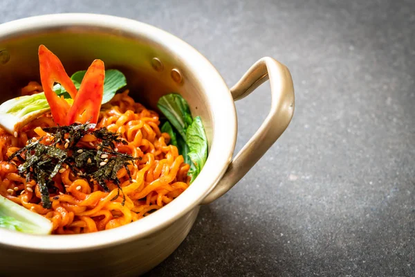 sebze ve kimchi Koreli anlık erişte