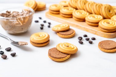 kahve kremalı kurabiyeler