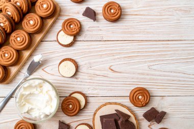 kremalı çikolatalı kurabiye