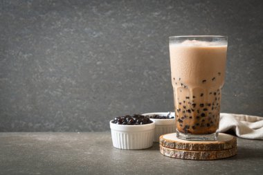 Kabarcıklar ile Tayvan süt çayı