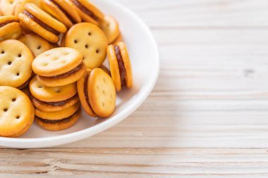 ananas reçeli ile bisküvi