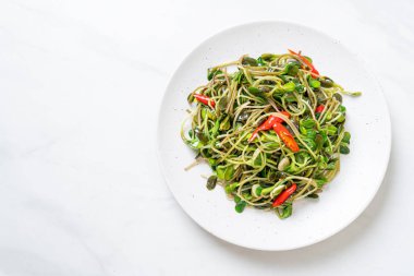 Istiridye sosu ile Kızarmış ayçiçeği Sprout