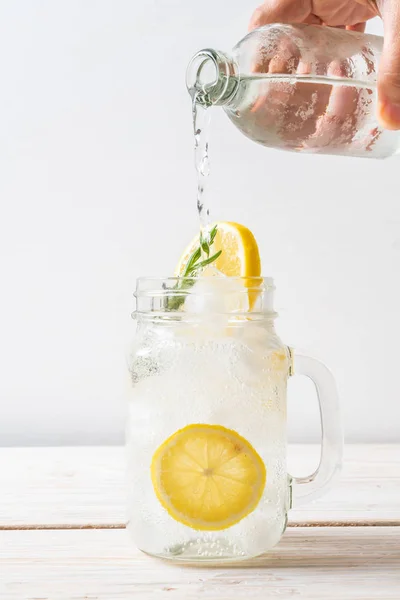 Refrigerante de limonada de gelo — Fotografia de Stock