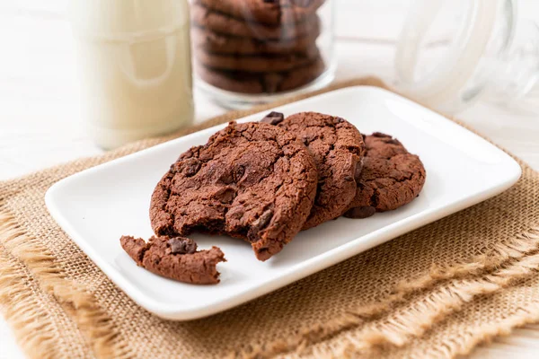 Galletas de chocolate con chispas de chocolate — Foto de Stock