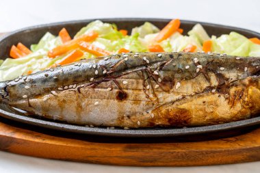 Teriyaki soslu ızgara Saba balık biftek