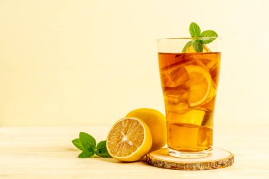 Buz limon çay bardak