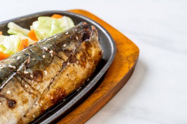 Teriyaki soslu ızgara Saba balık biftek