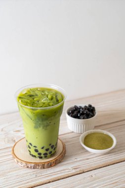 kabarcık ile yeşil çay latte