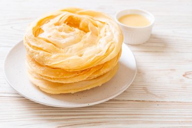 Kızarmış gevrek roti hamur