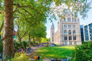 Londra - 4 Eylül 2019. İnsanlar Lon Doğal Tarih Müzesi ziyaret