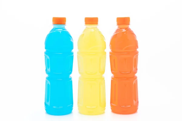 Bebidas energéticas com diferentes sabores sobre fundo branco — Fotografia de Stock
