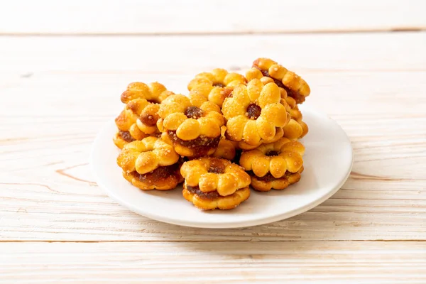 ananas reçeli ile çiçek bisküvi