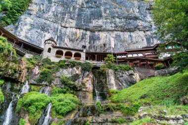 St. Beatus mağara ve şelaleler Thunersee, Sundlauenen, Swi yukarıda