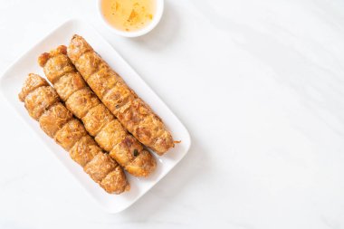 Derin kızarmış Yengeç rulo