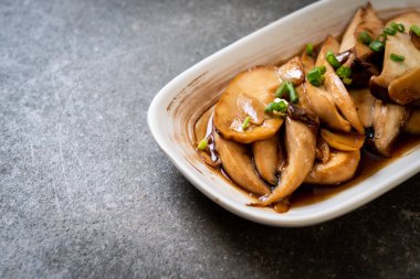 tavada kızartılmış Kral istiridye, istiridye soslu mantar