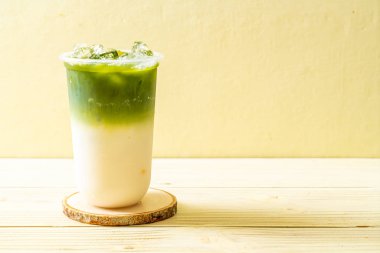 buzlu Matcha latte yeşil çay