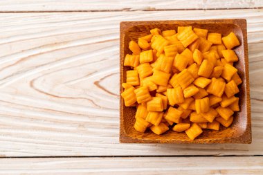 sarımsak bisküvi ekmek çubuğu