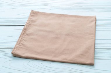 mutfak bezi (peçete) mavi ahşap zemin üzerine