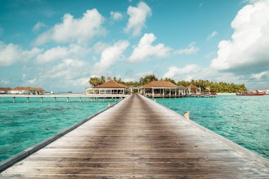 plaj ve deniz ile tropikal Maldivler tatil otel ve ada