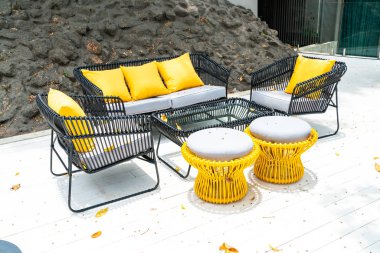 Kanepe dekorasyon açık veranda üzerinde yastık