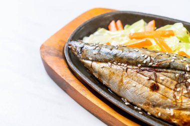 Teriyaki soslu ızgara Saba balık biftek